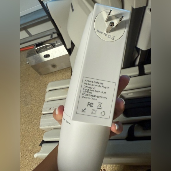 Scentify Plug in Diffuser Set - Picture 3 of 3